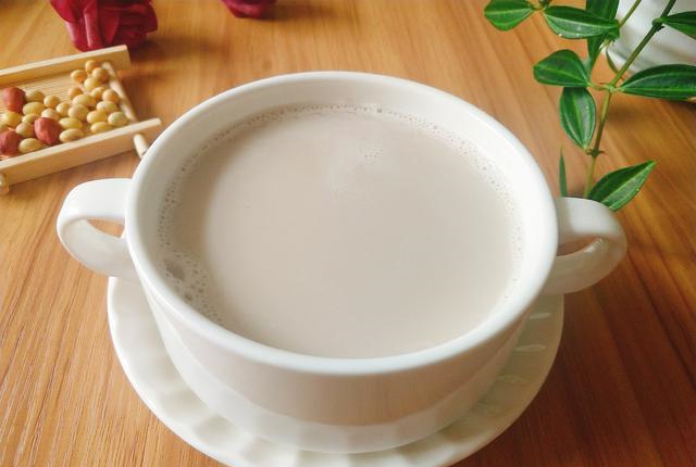 早餐常喝这杯豆浆,香甜细腻有营养,每天一杯,喝出健康好气色!