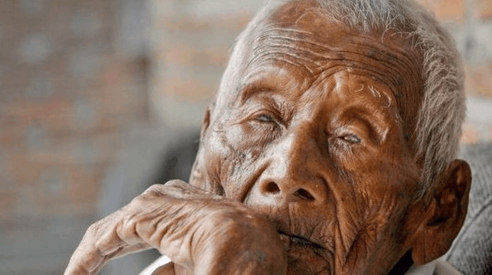 经历了无数次的白发人送黑发人,146岁老人最终决定绝食离开!