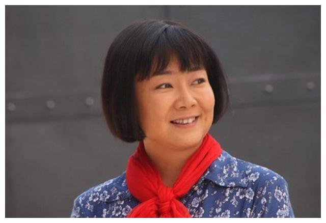 影后萨日娜22岁被圈内丈夫258元娶回家27岁成母亲专业户