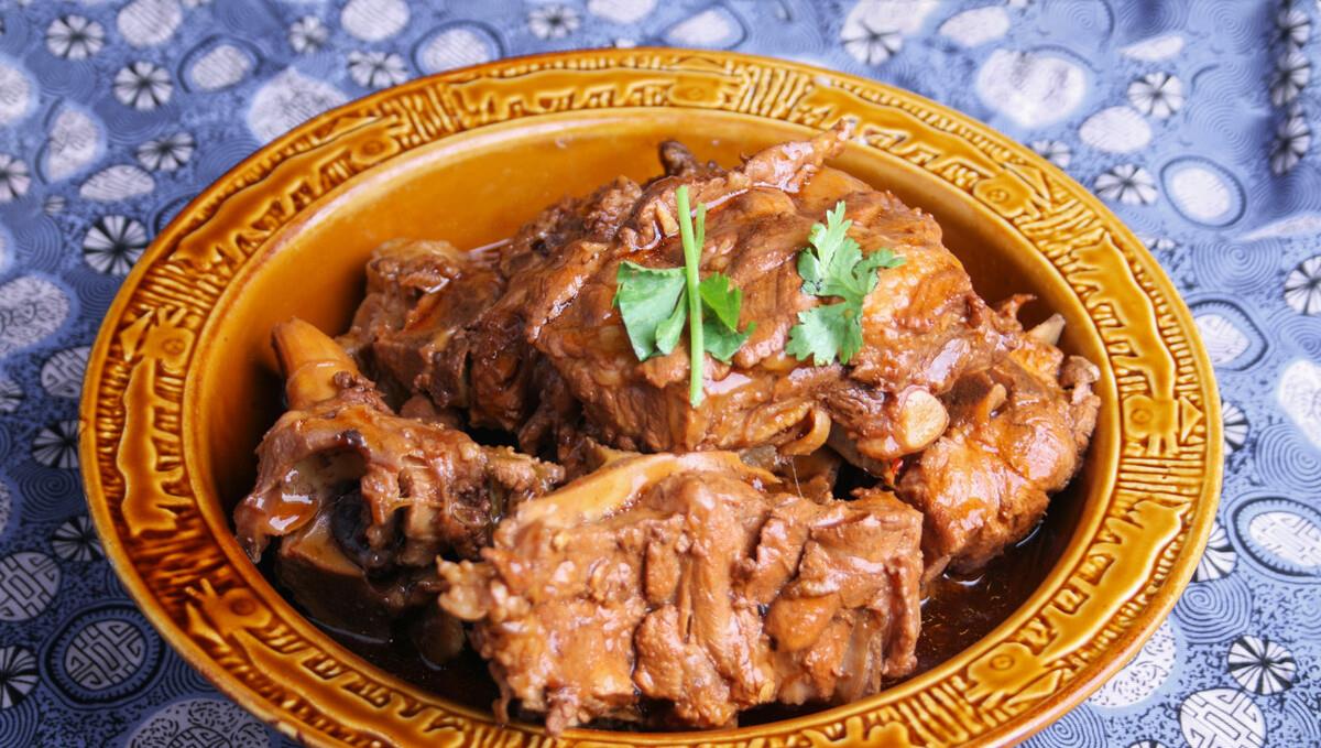 东北酱大骨要想酱香浓郁软烂入味就得这么做