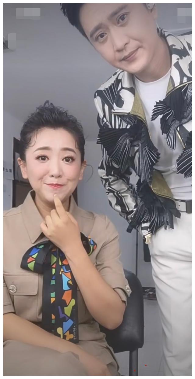 直呼:"月亮姐姐不愧是少儿频道出来的,表情太丰富了好可爱"