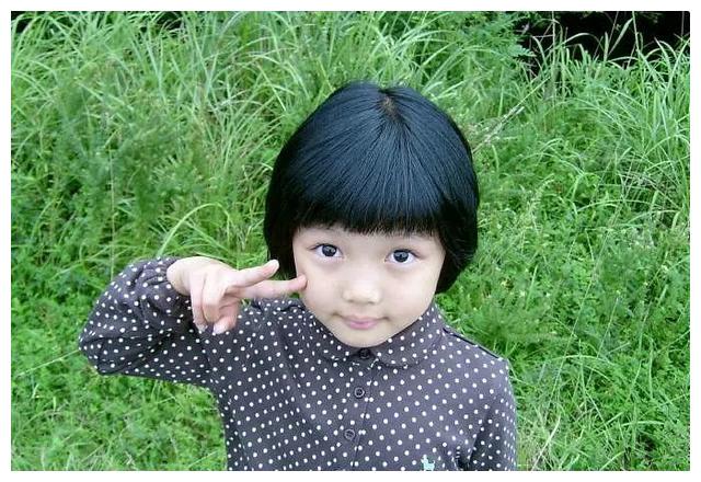 金裕贞是童星出身,4岁的时候通过拍摄广告出道,她小时候长得非常可爱