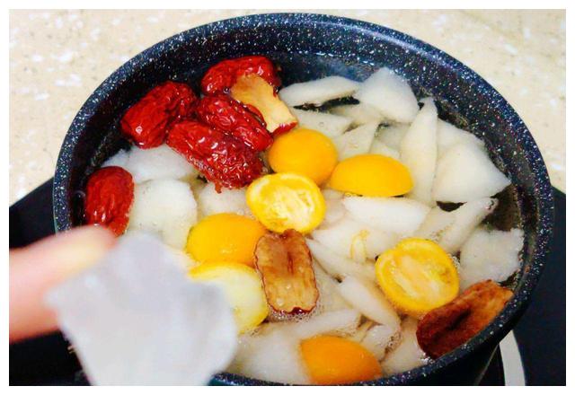冬天易咳嗽多喝这碗汤止咳化痰滋阴润肺比吃药还管用