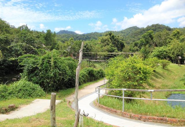 海南尖峰岭,最美十大森林之一,距三亚90公里,天池水面有600亩休闲区蓝鸢梦想 - Www.slyday.coM 海南尖峰岭,最美十大森林之一,距三亚90公里,天池水面有600亩休闲区蓝鸢梦想 - Www.slyday.coM