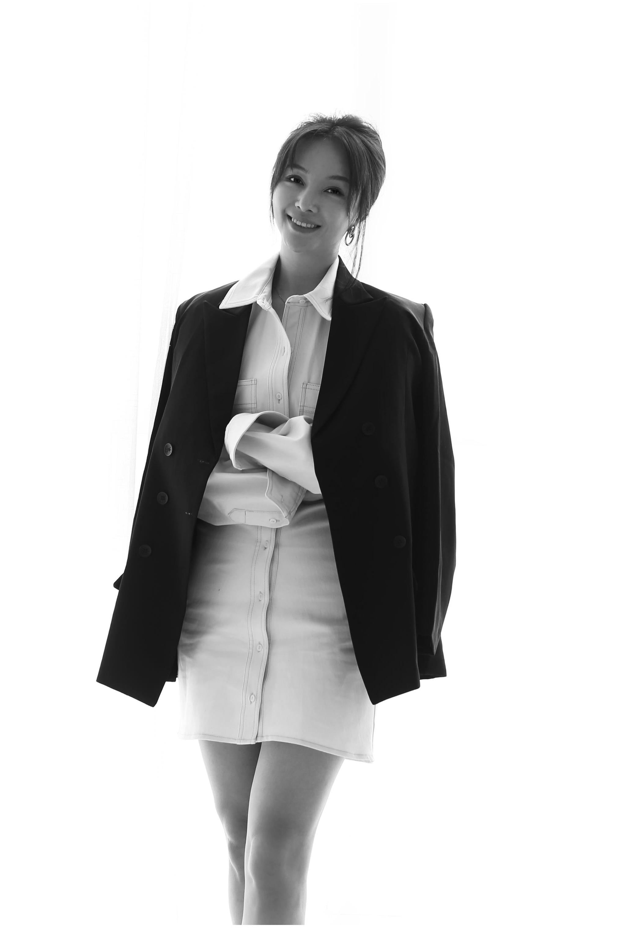 演员蓝娅化身超a女神,举手投足尽散魅力