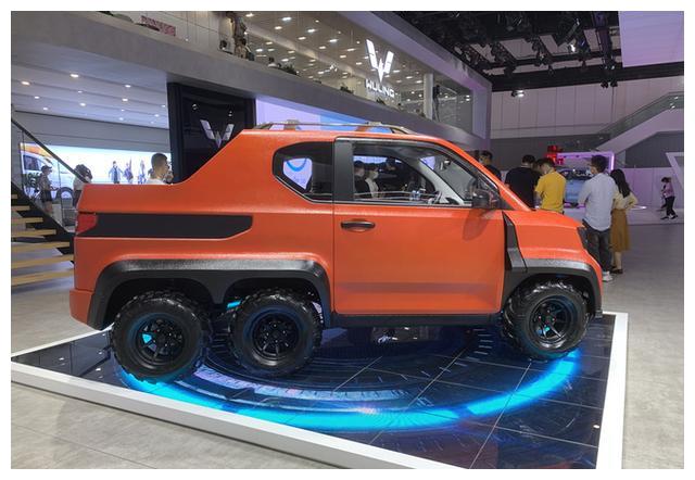 史上最小五菱宏光皮卡现身配置齐全六轮越野轮胎是亮点