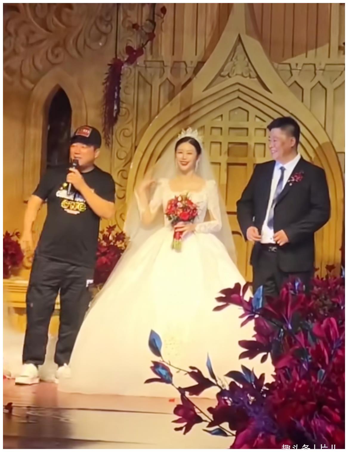 "谢永强"婚礼现场曝光,师兄唐鉴军主持,未见赵本山身影