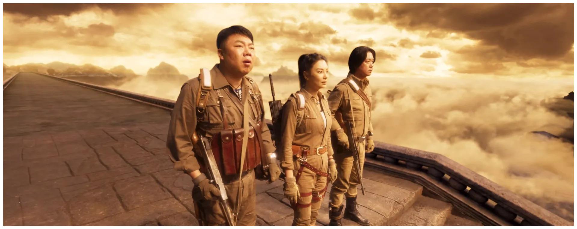 随着剧情的发展,胡八一,shirley杨,王凯旋通过层层阻碍,来到悬崖上的