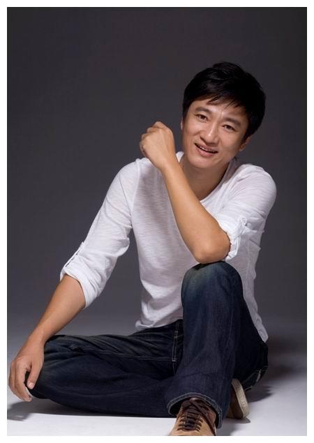 演出27年零绯闻,拒绝范冰冰的追求,现娶护士天使为妻,幸福满满