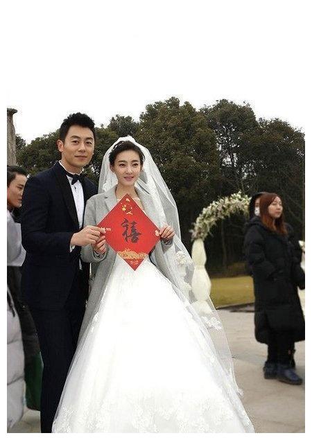 朱亚文和她因戏生情,娶回家退出娱乐圈当宝一样,现