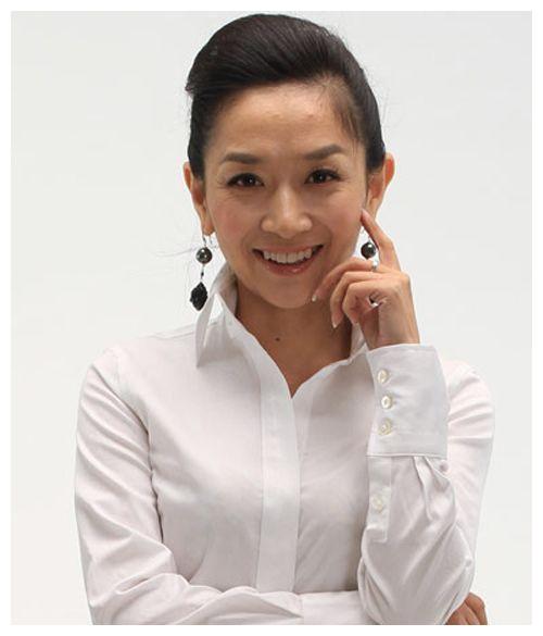 原来王芳老公是他!身价上亿背景强大,结婚多年宠她成宝