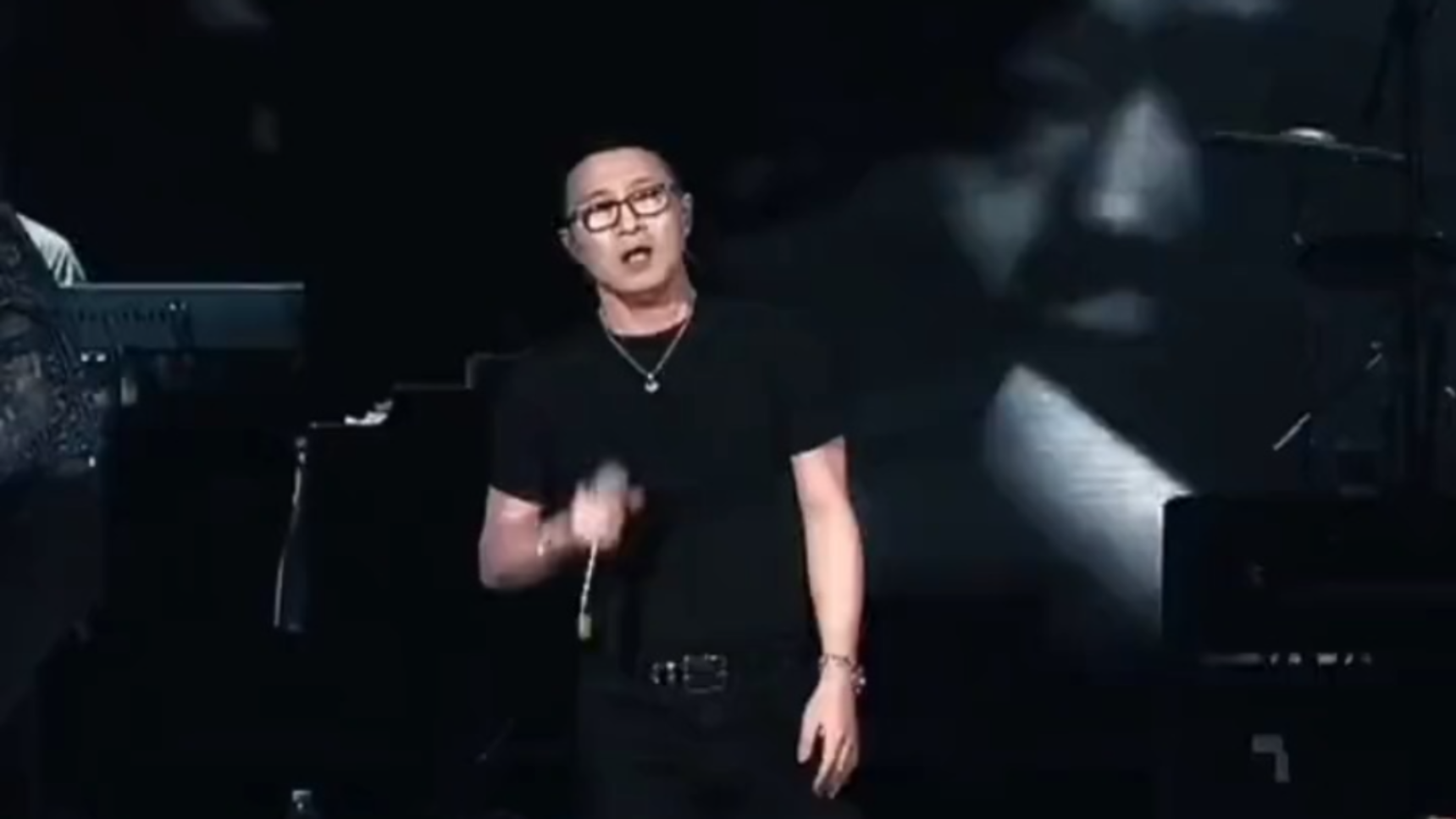 汪峰《河流》很多人说他怎么样，但是他的才华配的上他的风流