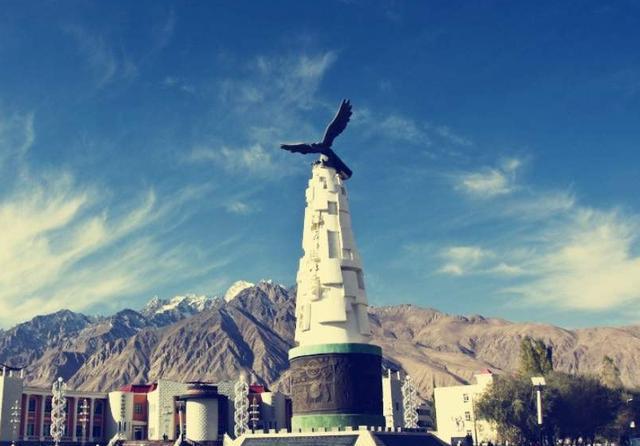 我国唯一横跨三国的县,风景如画美女如云,被评为"最牛"旅游县