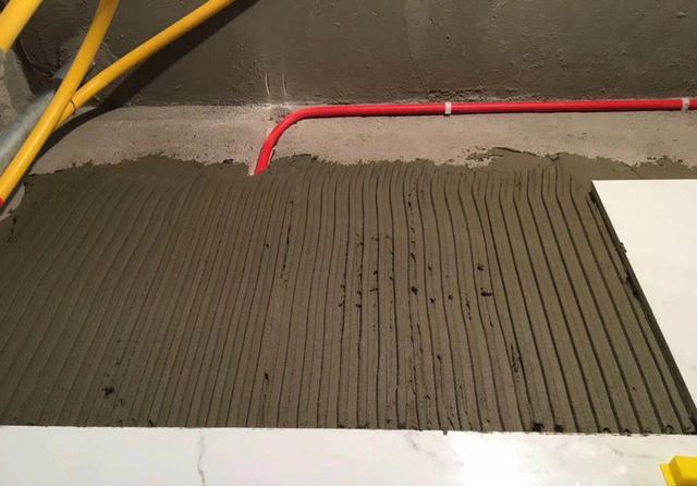 瓷砖薄贴更牢固,为什么不流行?谈谈薄贴优缺点及需要注意的问题