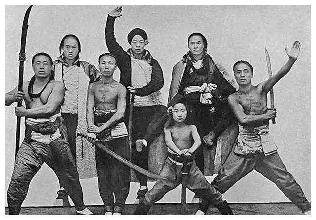 红灯照,天下笑!神助拳,义和团!义和团当年的口号还挺好玩