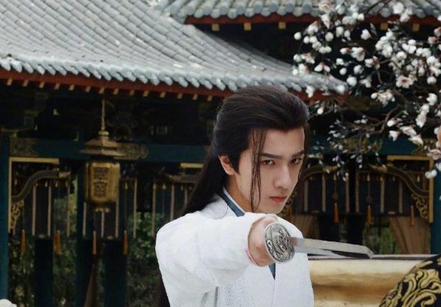 李宏毅在《武林有骄气》里的最新剧照来了,一古装造型也太好看了