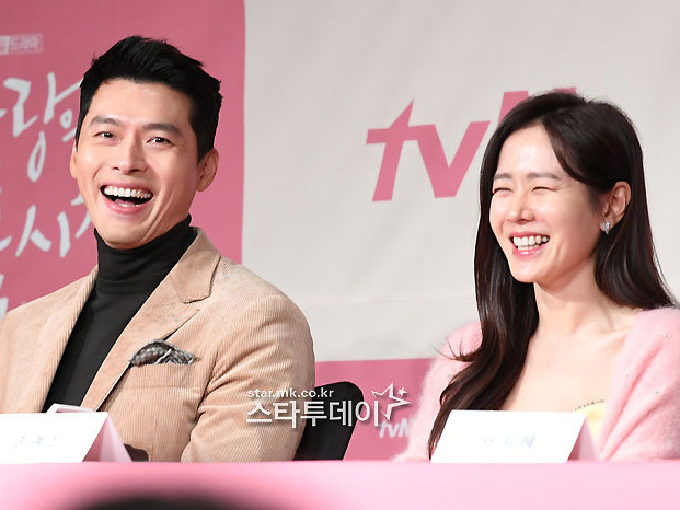 孙艺珍和玄彬同框性感吊带遇上帅气西装太甜蜜了