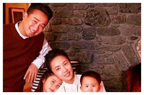 和初恋结婚的明星何赛飞嫁老师儿子鲁豫二婚嫁同窗