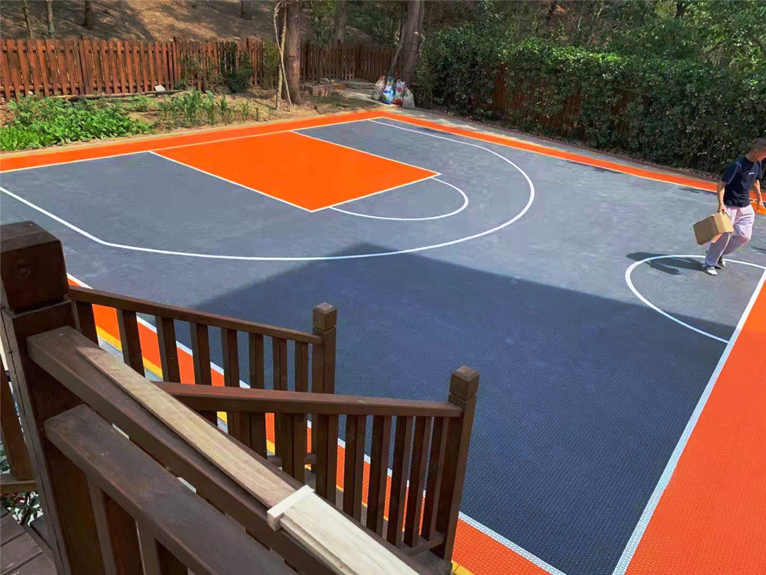 家里有院子的人,都把篮球场搬回家了!