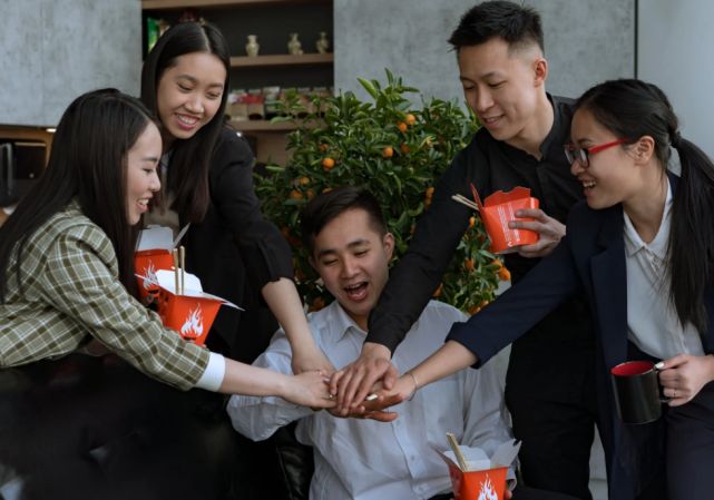 这三份职业岗位虽然是合同工，但工资稳定，适合刚毕业的应届生休闲区蓝鸢梦想 - Www.slyday.coM