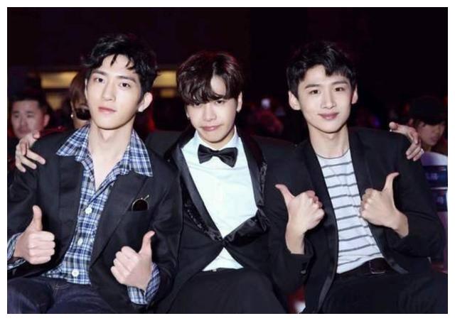 白敬亭收井柏然礼物后当场变脸,摔东西大喊:不录了!场面险失控