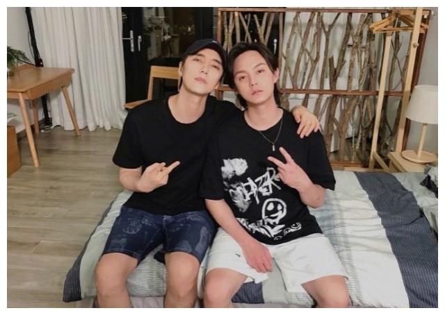 王一博,尹正参加摩托车比赛,预祝吸取之前的经验,取得好的成绩