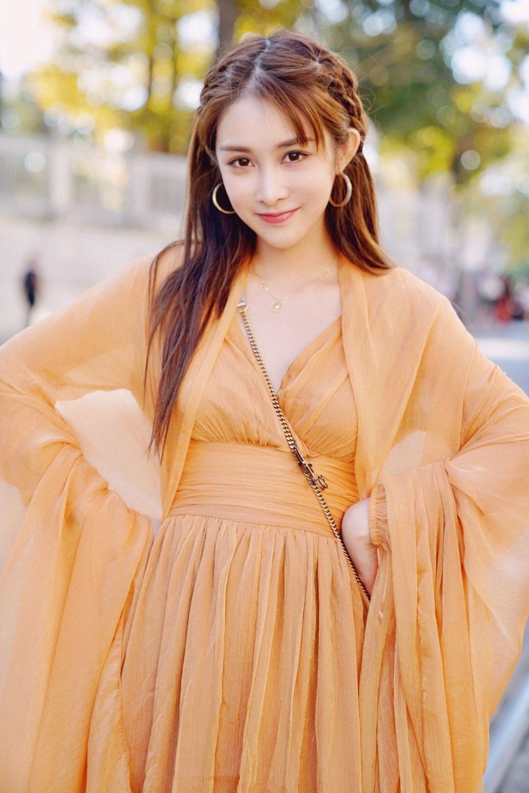 95后"浓颜系小花"林籽与正剧的化学反应:真香|化