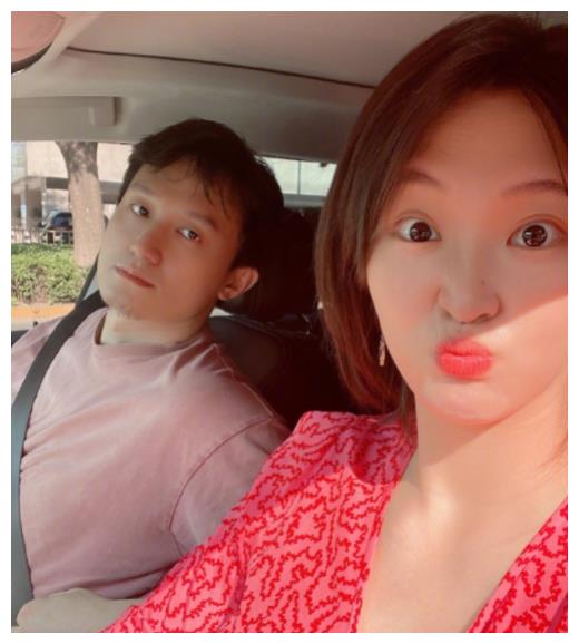 30岁惠若琪和老公出游生产3个月身材完全恢复美若少女