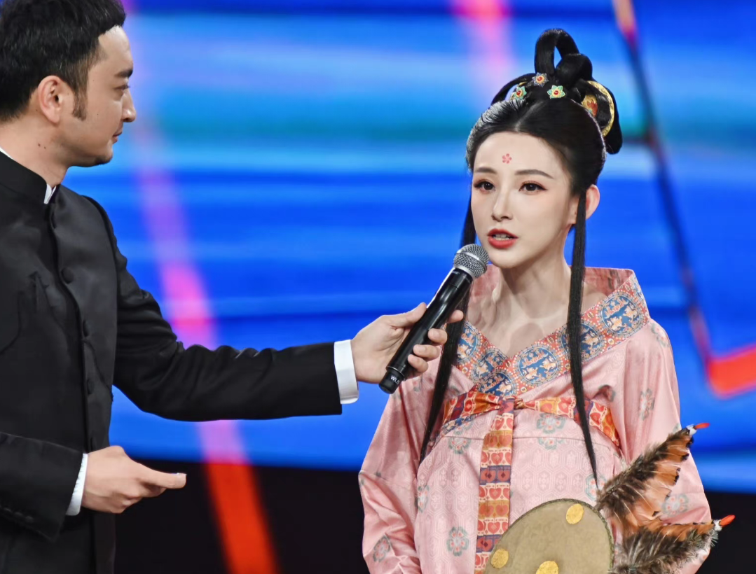 足球主持人马凡舒晒出自己的古装照片_高清图集_新浪网