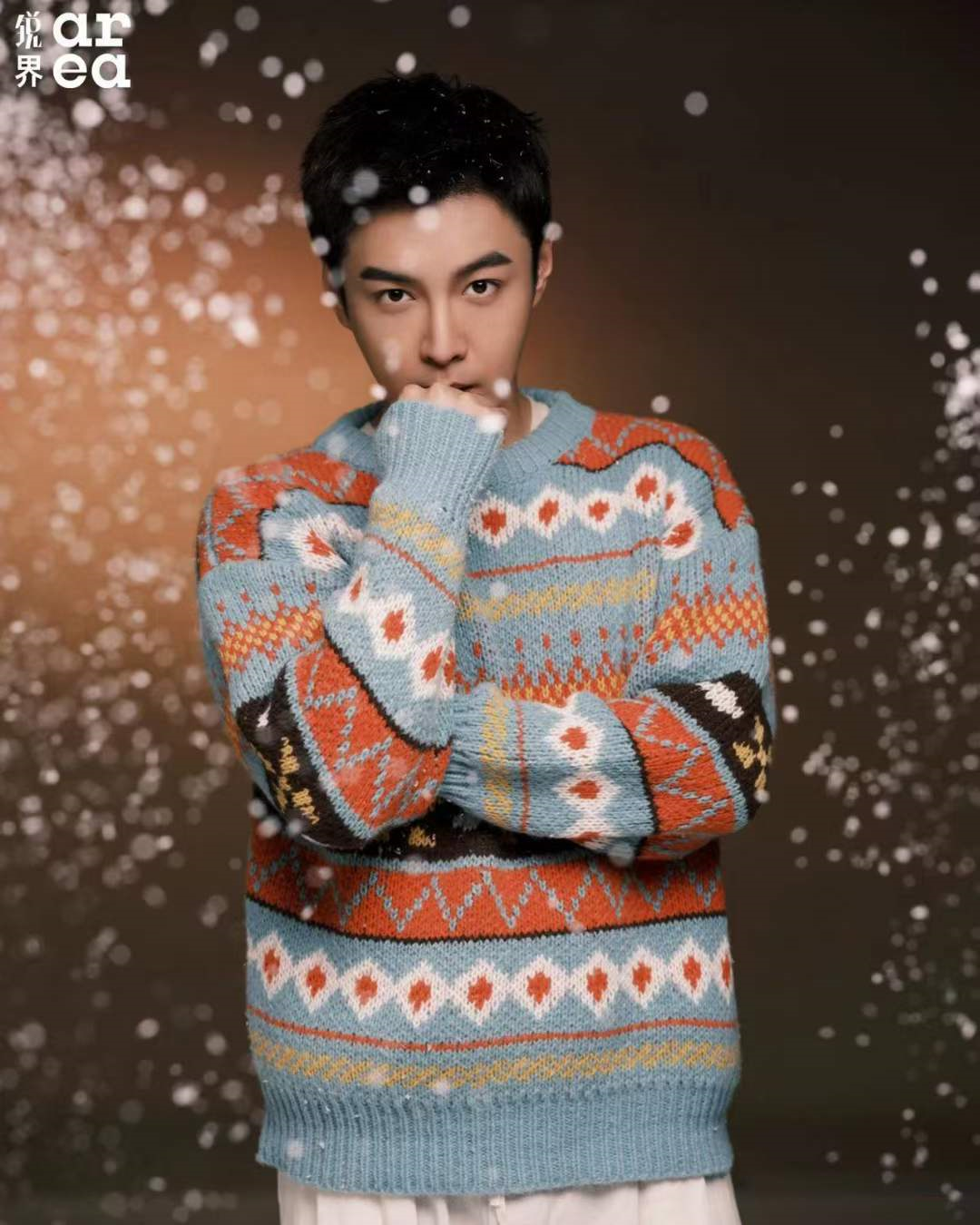 张昊唯《锐界area 》书写不凡格调__财经头条