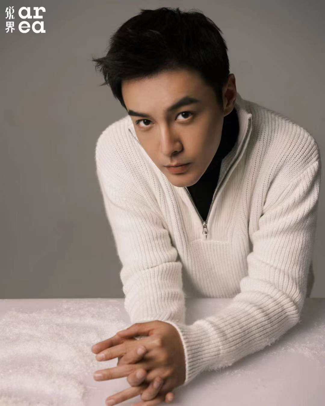 张昊唯《锐界area 》书写不凡格调__财经头条