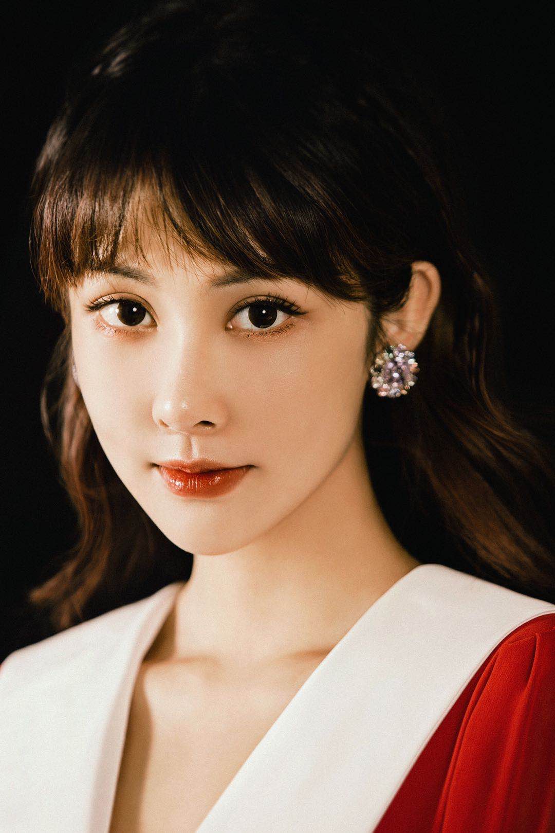 95后"浓颜系小花"林籽与正剧的化学反应:真香|化