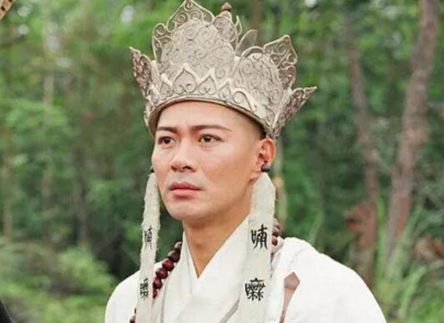 58岁江华近照爆出大他8岁妻子显年轻一双儿女更是神仙颜值