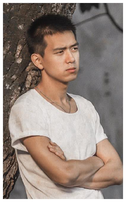 李现寸头"逆生长",有颜任性,光是发型就足够撩人