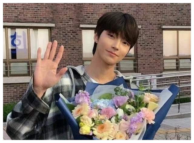 28岁出道32岁爆火,黄寅烨吃尽红利,他会成下一个被