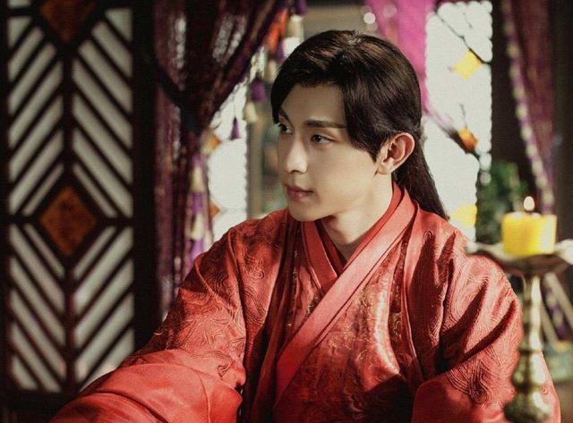 邓伦《阴阳师》新造型曝光,突然理解大张伟说他满脸都是三角了