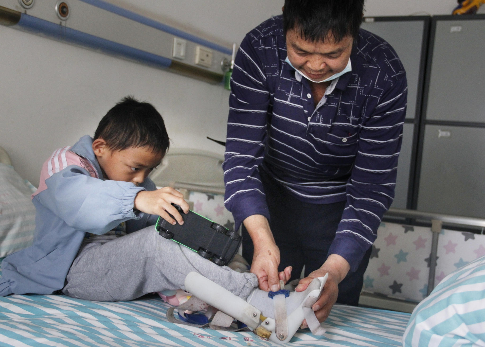 孩子刚出生就进icu,老人心如刀割2013年8月份,34周孕期的儿媳在回娘家