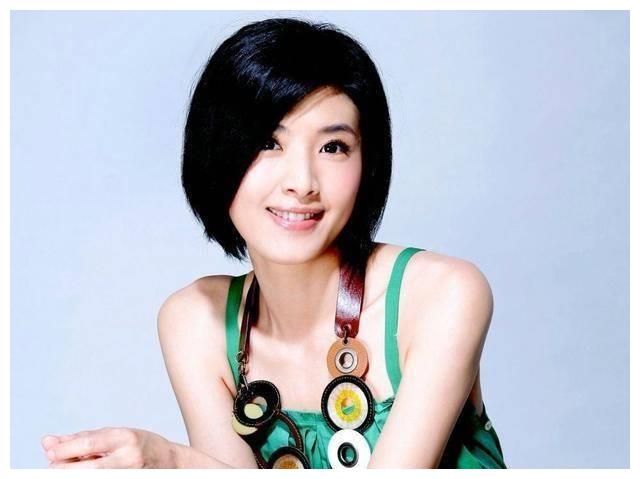 曾红极一时的玉女歌手时隔13年复出,50岁的她长这样