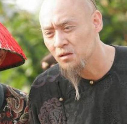 她是通过朝廷的选秀被道光皇帝看中,长相非常的秀气,年轻貌美,身材