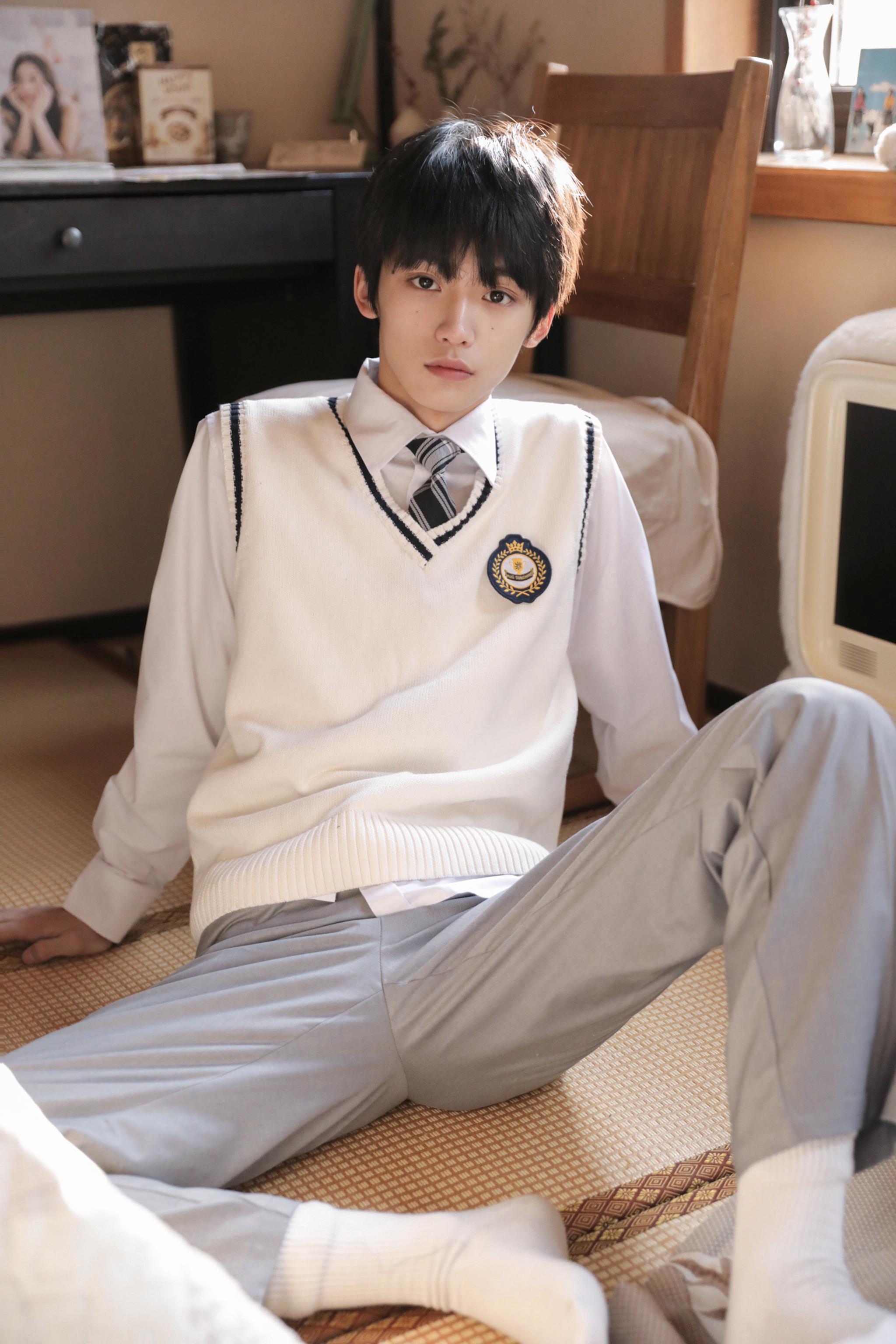 日系花美男梓渝春日写真曝光尽显青春魅力