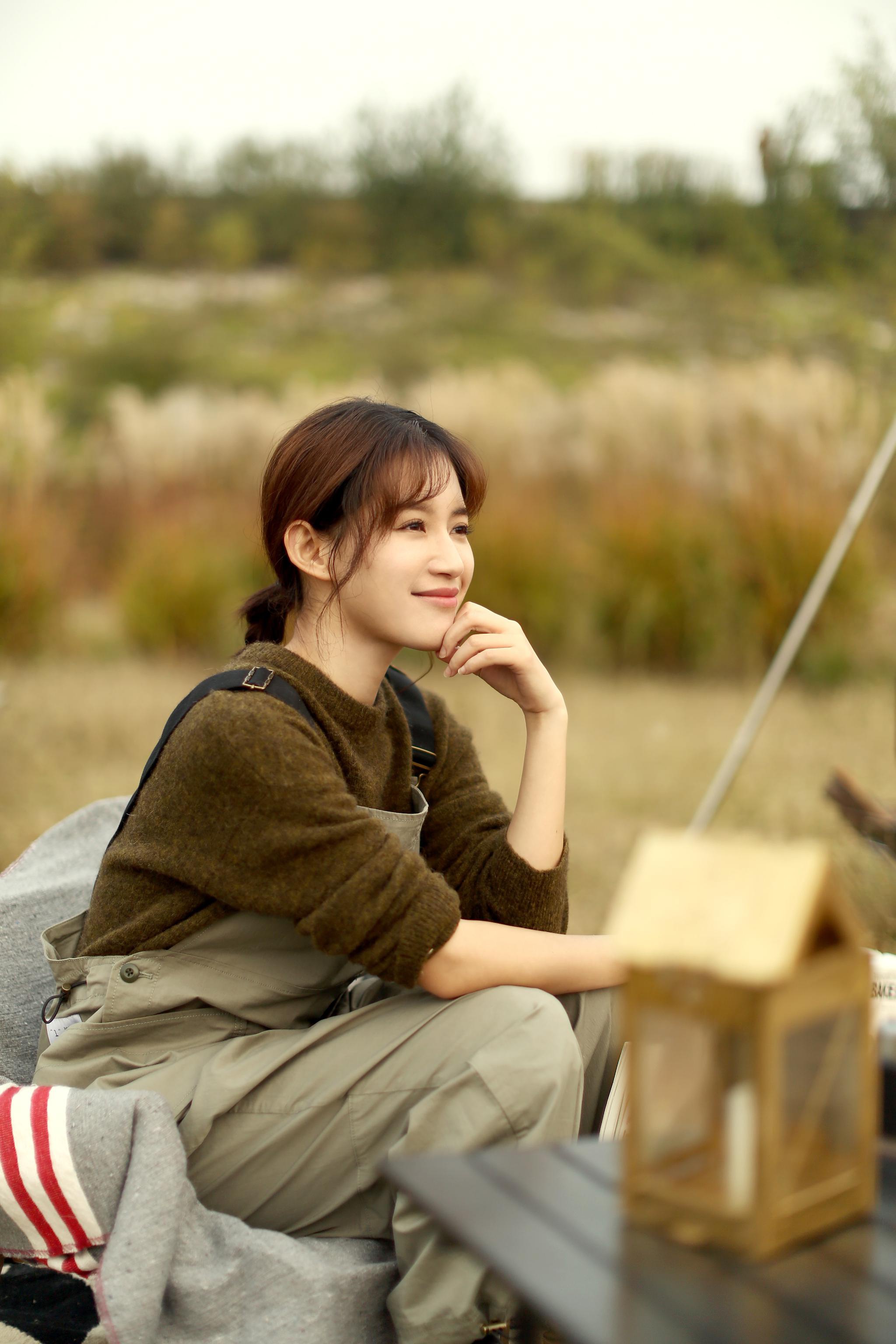 苏青邂逅暖阳优雅恬静尽显温柔魅力