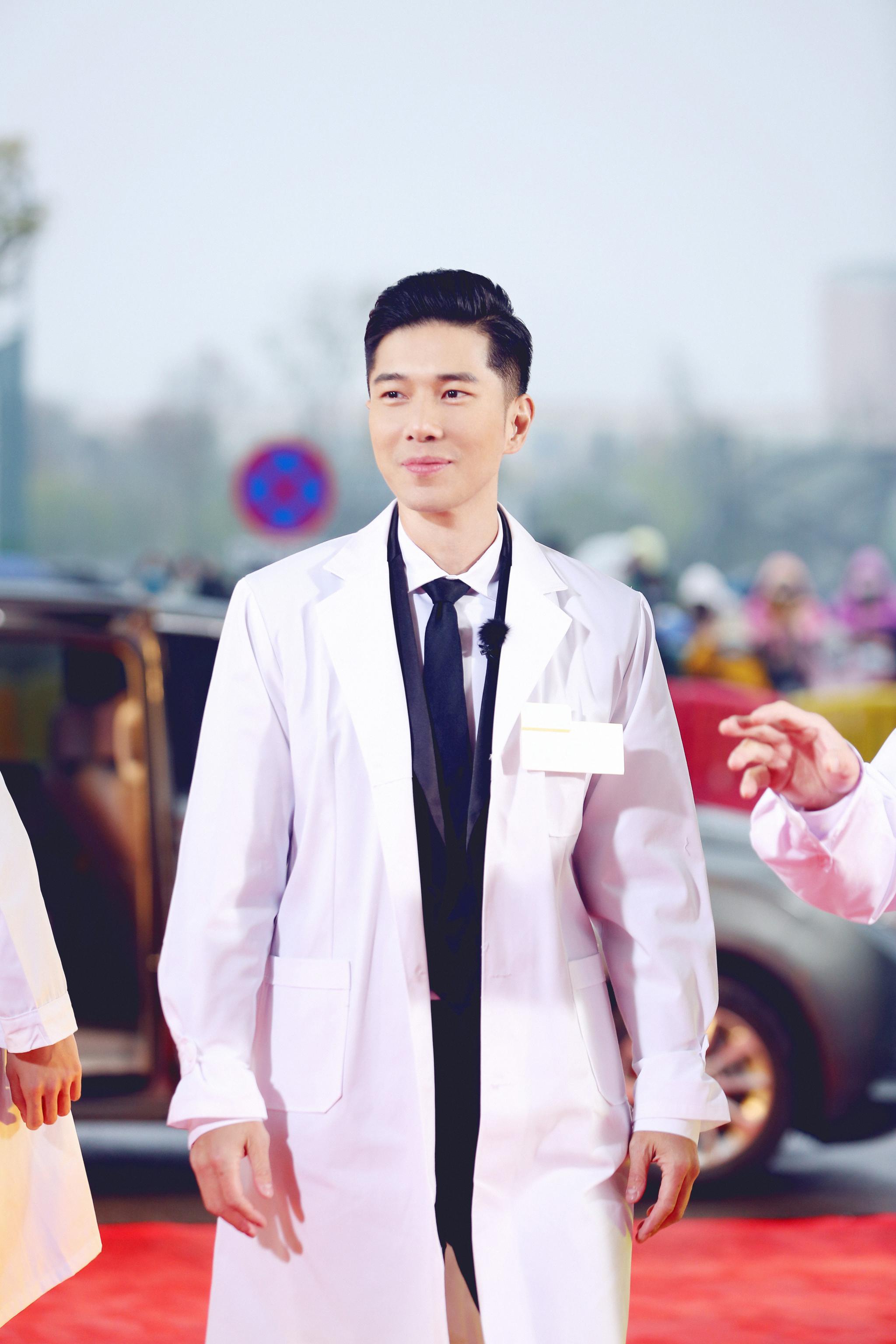 前可米小子主唱许君豪以牙医身份爆火第二人生稳健又精彩