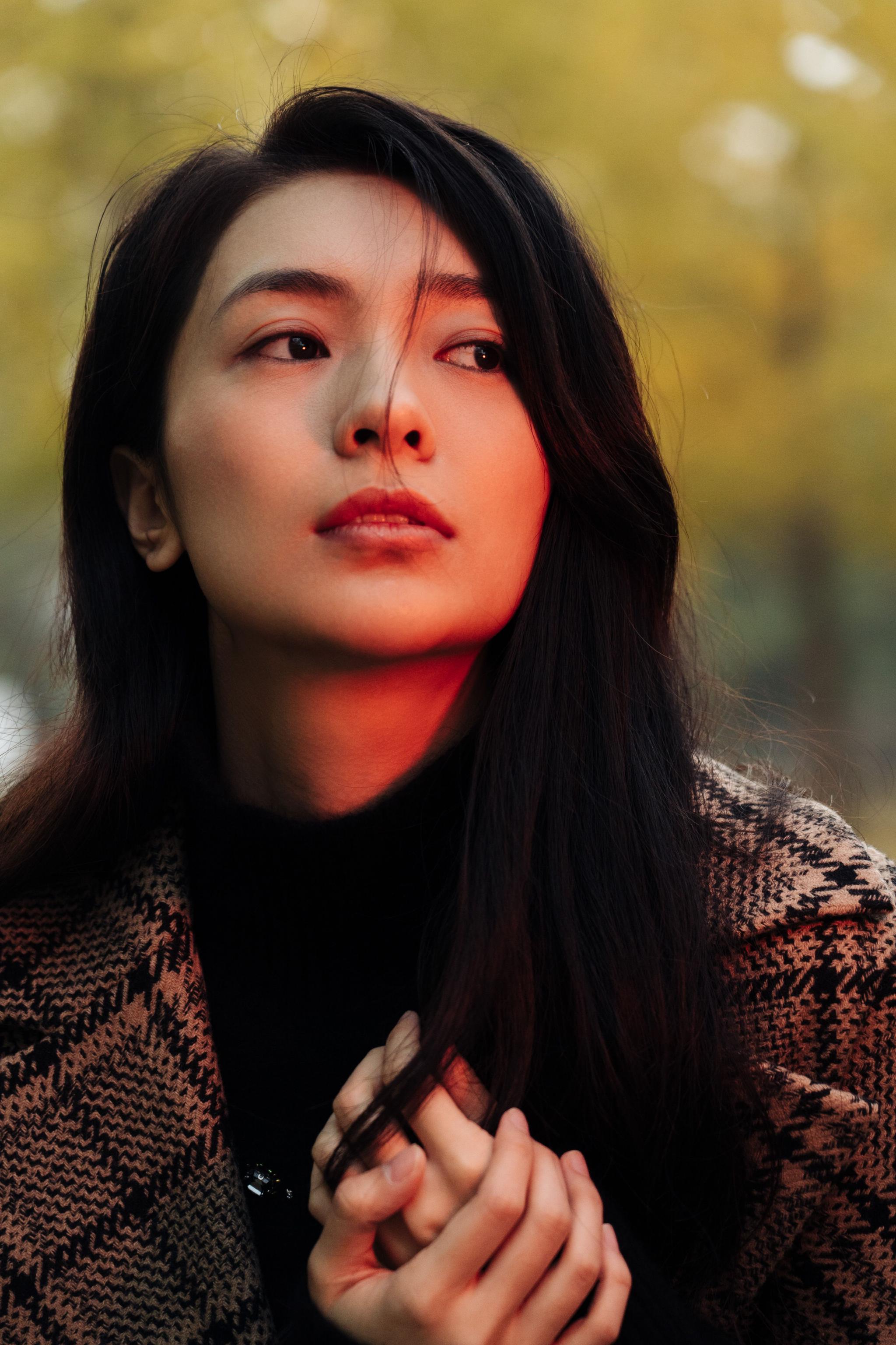 王梦琦发布情绪主题写真温暖色调享受静谧时光