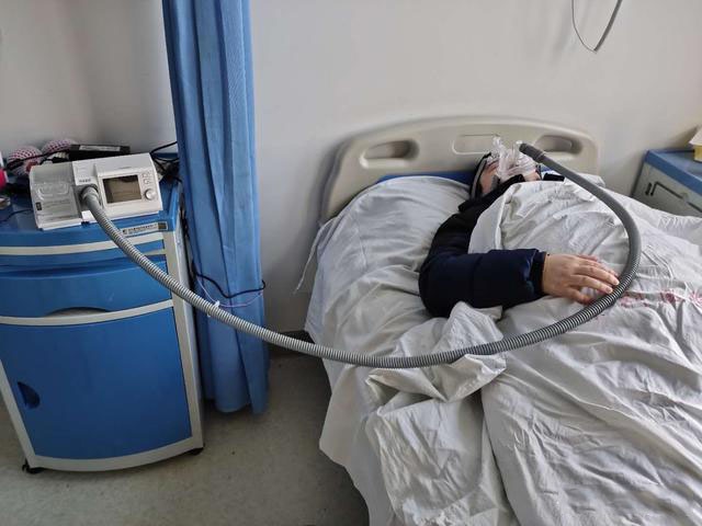 机就是专用于肺部疾病治疗的医疗器械,一时之间大量的肺炎病人出现