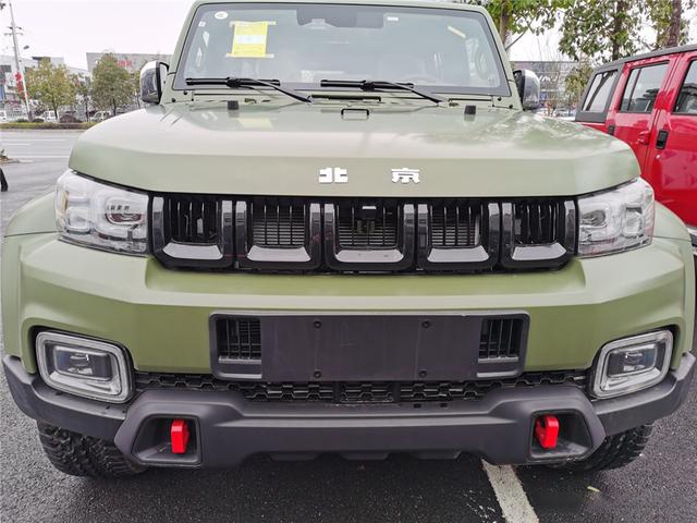 北京bj40刀锋英雄版到店实拍军绿涂装带大梁