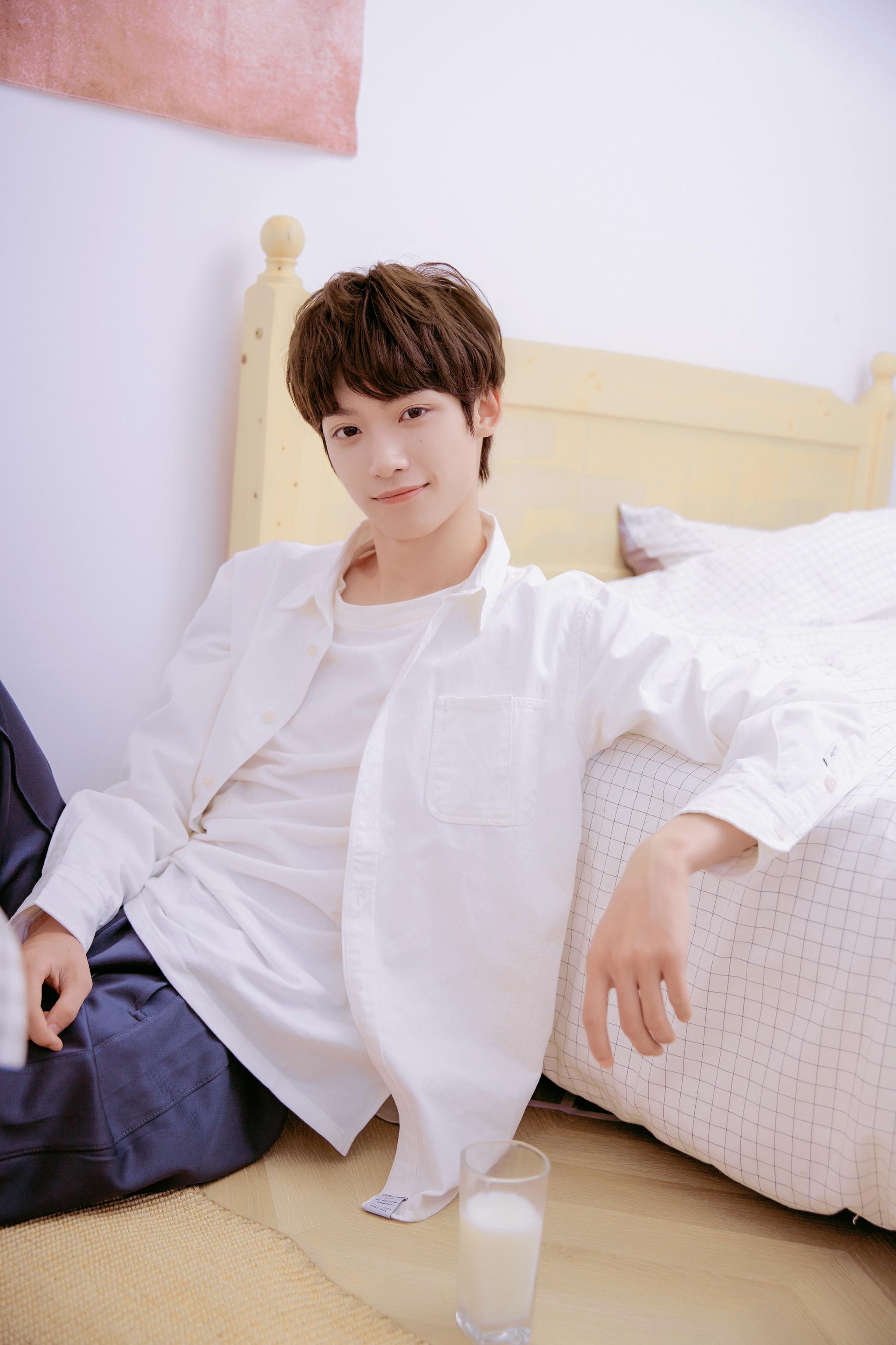 花开半夏传媒 | 梓渝治愈系房间春日限定写真