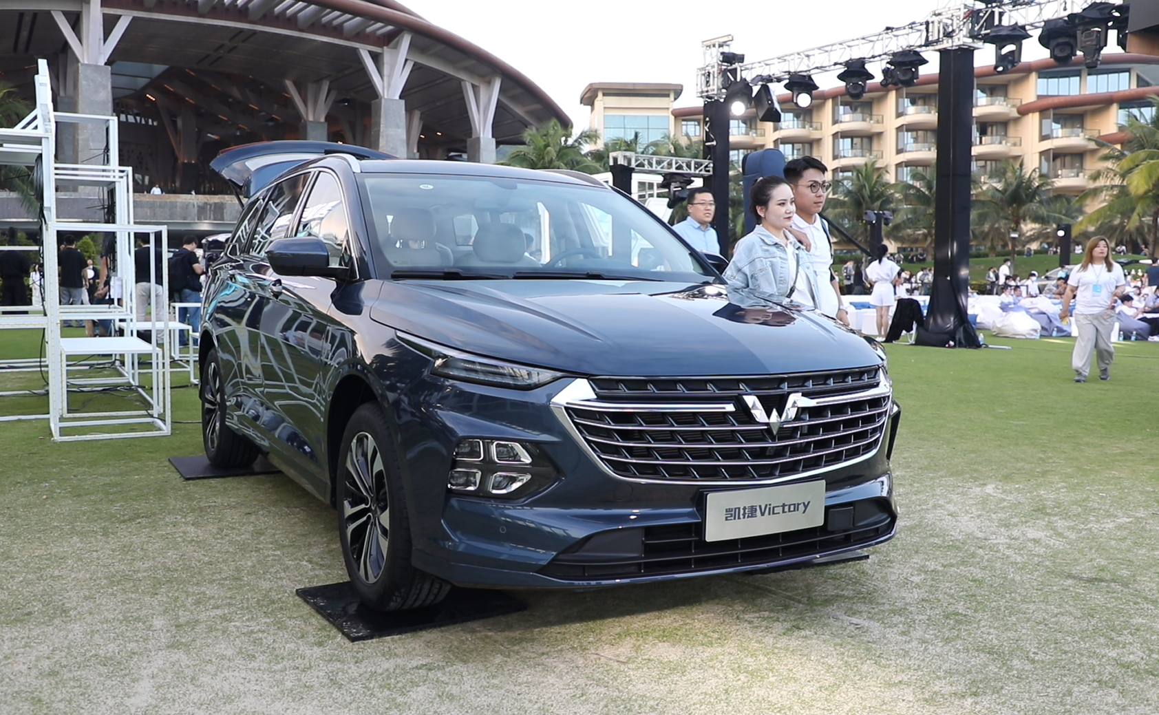 开创大四座家用车新品类售价858万起五菱凯捷正式上市