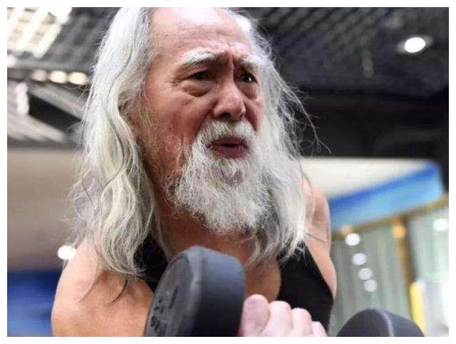 王顺德现实生活当中的座驾是一辆非常霸气的路虎,路虎有着优良的越野