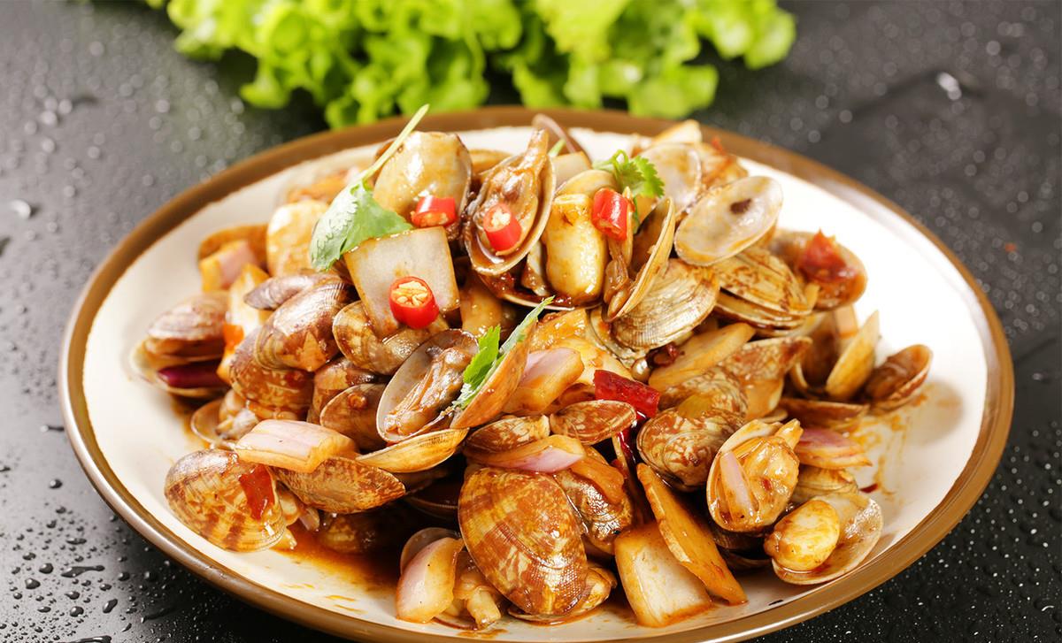 花蛤的肉质细嫩鲜美,极易被用来做炒菜,辣炒花蛤,酱爆花蛤,剁椒花蛤