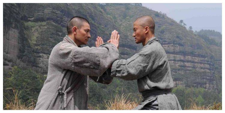 他凭借少林寺走红,是吴京李连杰的师傅,今77岁仍生龙活虎!